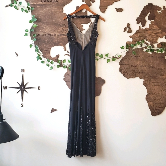 Stunning Sequin Backless Trumpet Dress 🖤 - Picture 3 of 16